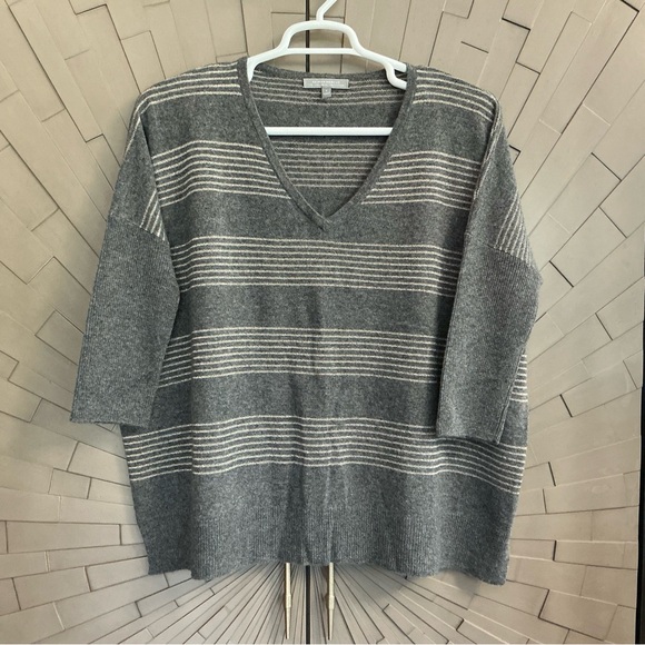 Neiman Marcus Cashmere Gray w/ Metallic Champagne Stripes V-Neck Sweater - Picture 1 of 9